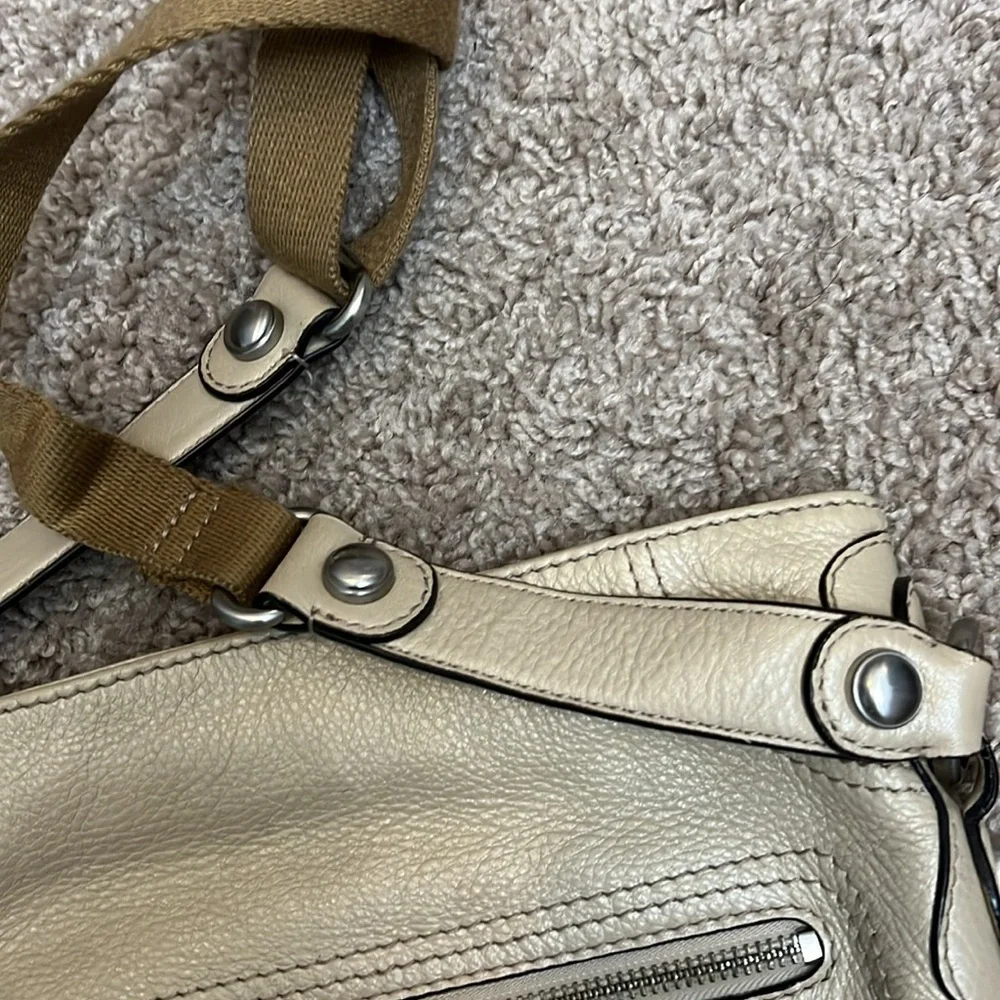 B Makowsky leather Crossbody shoulder bag light brown